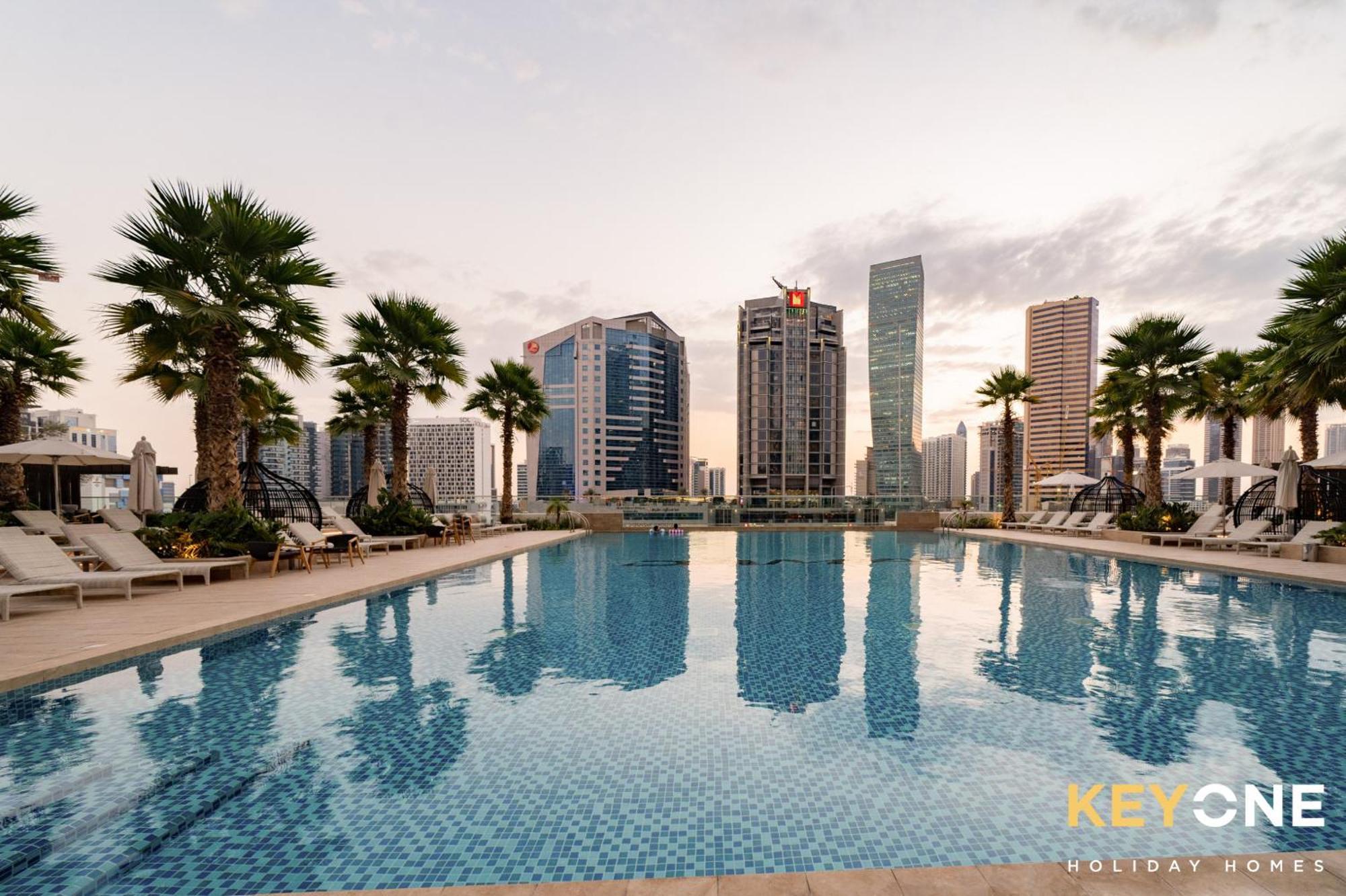 Sleek Studio In Prive With Stunning Canal View دبي المظهر الخارجي الصورة