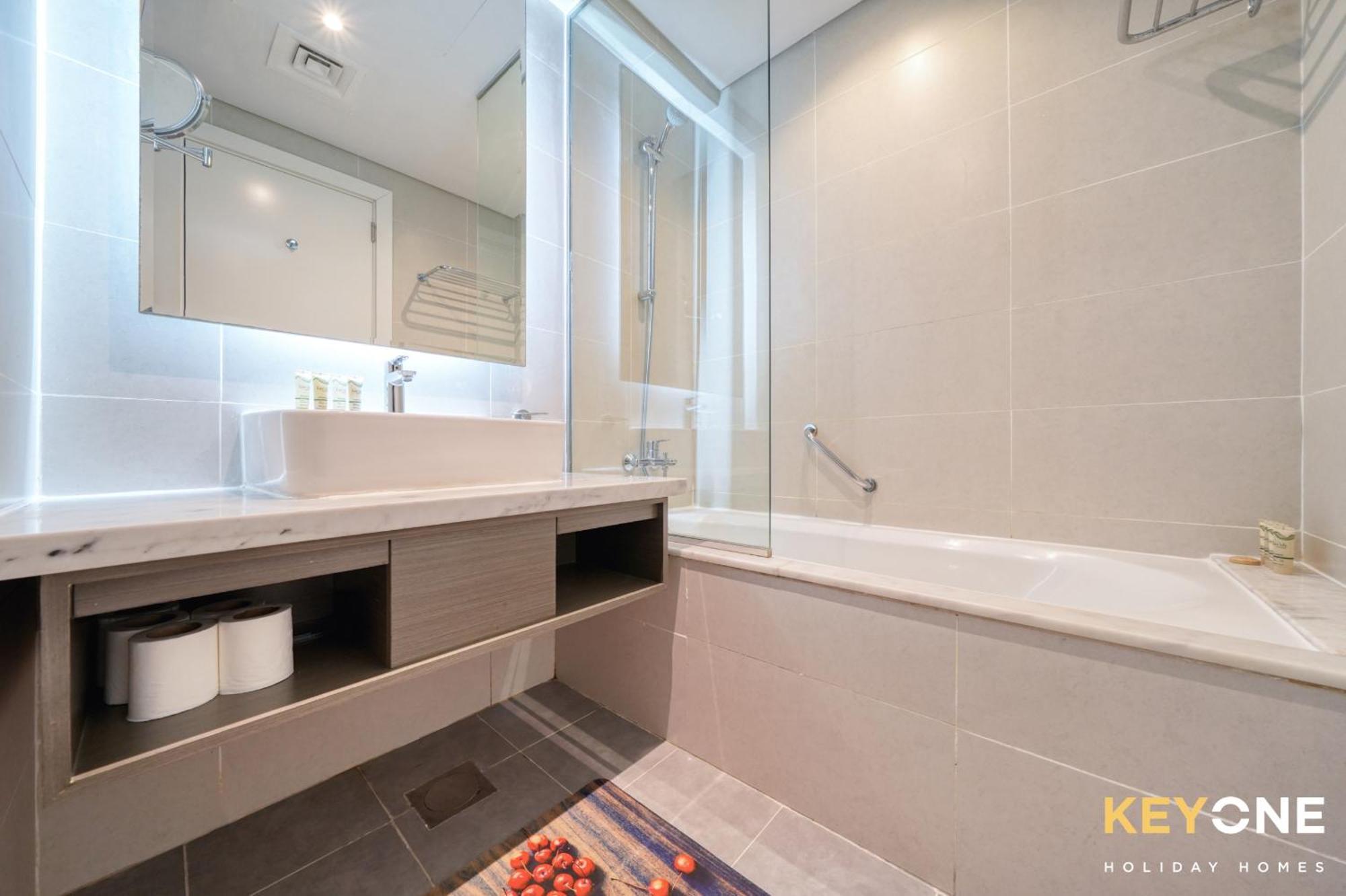 Sleek Studio In Prive With Stunning Canal View دبي المظهر الخارجي الصورة